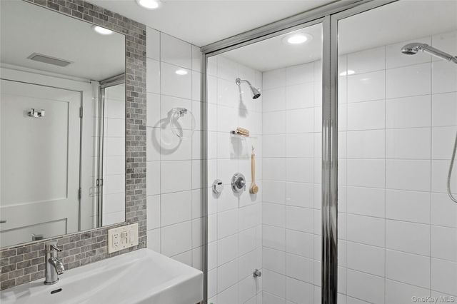 68 Three Mi Hbr Hog Crk Highway, East Hampton, NY 11937