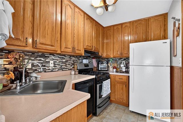324 Green Street, Woodbridge Proper, NJ 07095