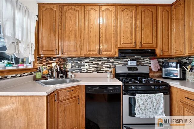 324 Green Street, Woodbridge Proper, NJ 07095