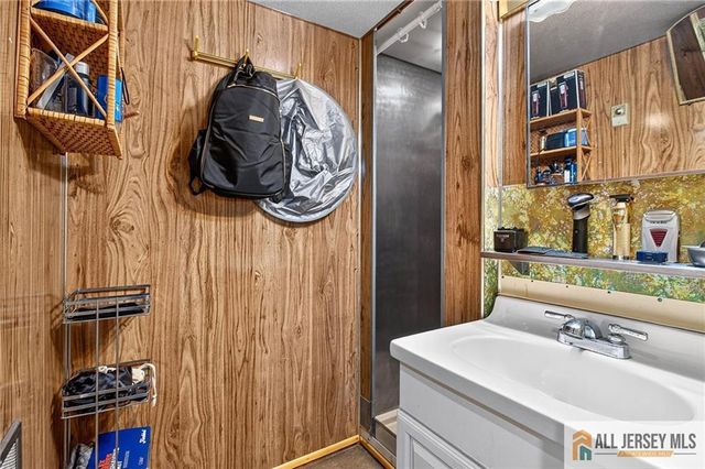 324 Green Street, Woodbridge Proper, NJ 07095