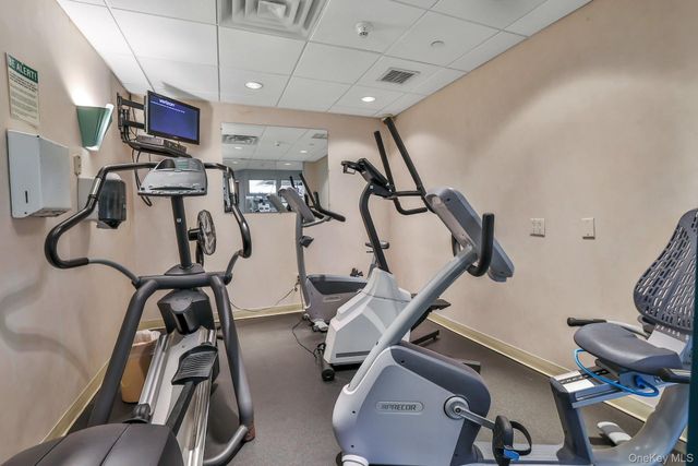 4 Martine Avenue 1419, White Plains, NY 10606