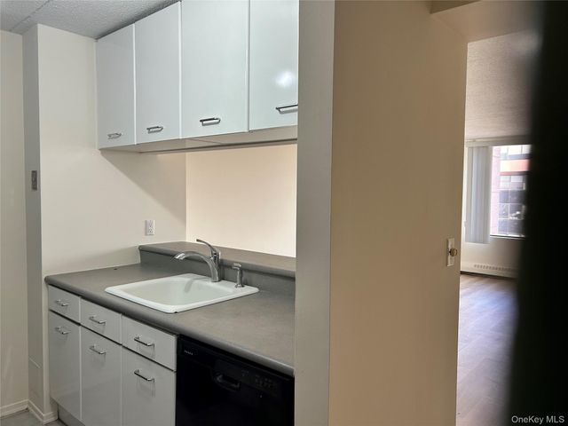 4 Martine Avenue 1419, White Plains, NY 10606