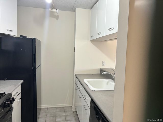 4 Martine Avenue 1419, White Plains, NY 10606