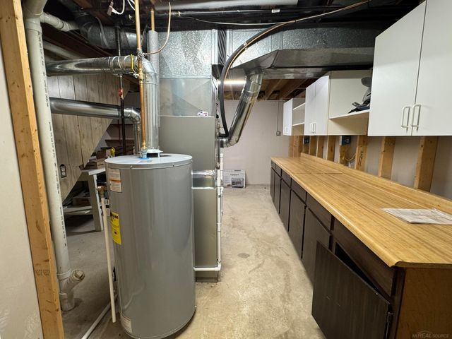 41201 Whispering Oaks Drive, Clinton Township, MI 48038