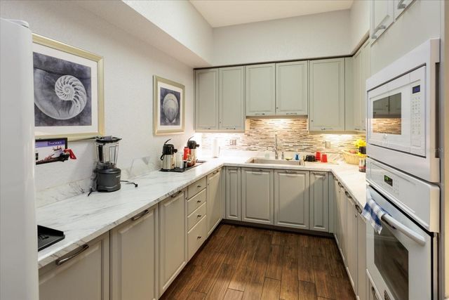 4801 OSPREY DRIVE S 207, St Petersburg, FL 33711