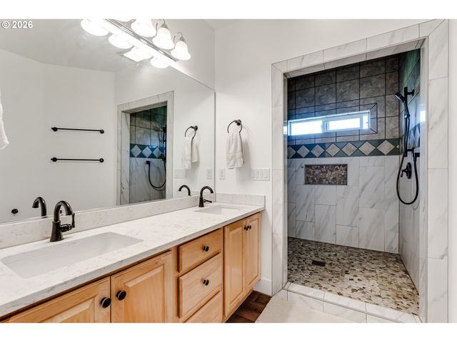 61 SPRINGWOOD Dr, Eugene, OR 97404