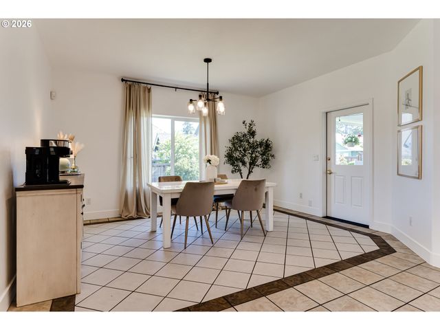 61 SPRINGWOOD Dr, Eugene, OR 97404