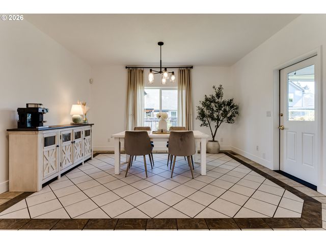 61 SPRINGWOOD Dr, Eugene, OR 97404