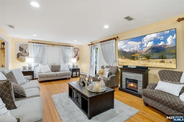 120 E Edsall Boulevard, Palisades Park, NJ 07650