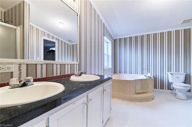 242 Granite Ridge Lane, Winston-salem, NC 27107