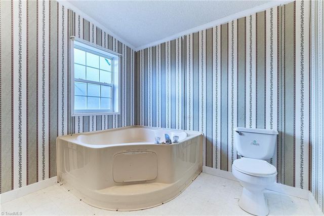 242 Granite Ridge Lane, Winston-salem, NC 27107