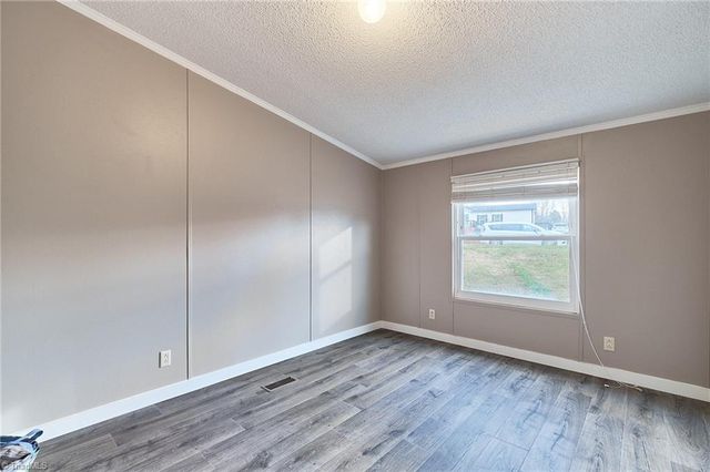 242 Granite Ridge Lane, Winston-salem, NC 27107