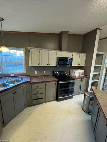 242 Granite Ridge Lane, Winston-salem, NC 27107