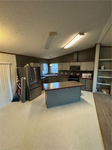 242 Granite Ridge Lane, Winston-salem, NC 27107