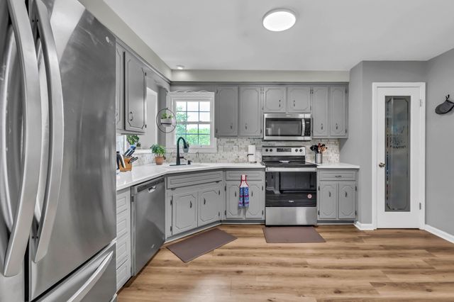 1020 Foxmoor Dr, Clarksville, TN 37042