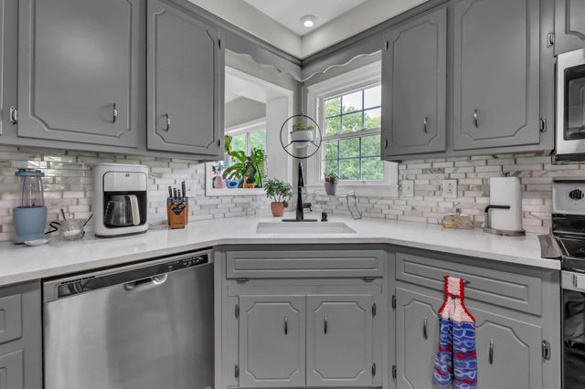 1020 Foxmoor Dr, Clarksville, TN 37042