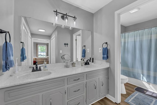 1020 Foxmoor Dr, Clarksville, TN 37042