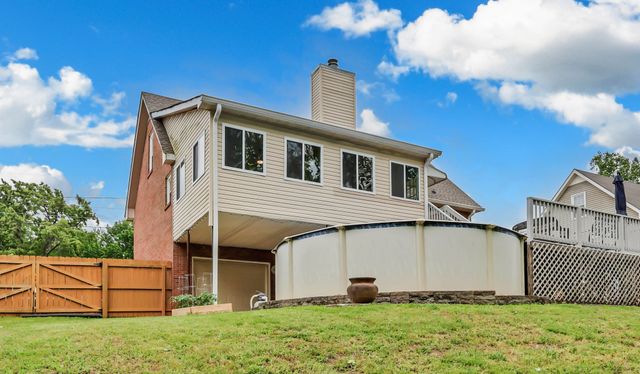 1020 Foxmoor Dr, Clarksville, TN 37042