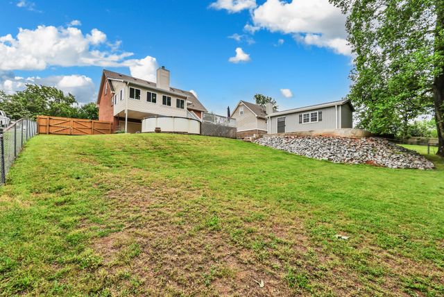 1020 Foxmoor Dr, Clarksville, TN 37042