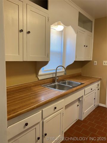 2419 S Olympia Avenue A, Tulsa, OK 74107