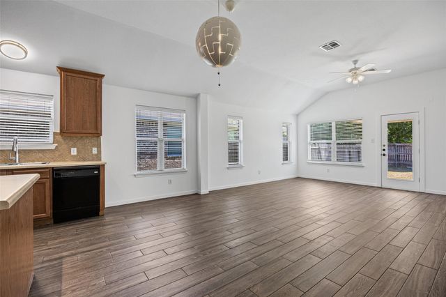 1485 Rainbow Parke DR, Round Rock, TX 78665