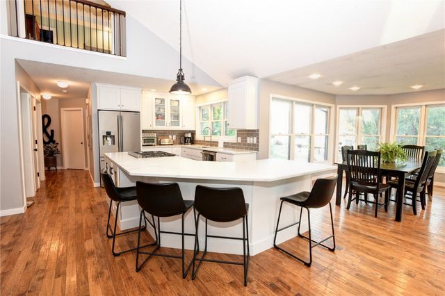 2794 Tower Site Drive NE, Solon, IA 52333