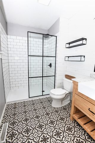 2794 Tower Site Drive NE, Solon, IA 52333