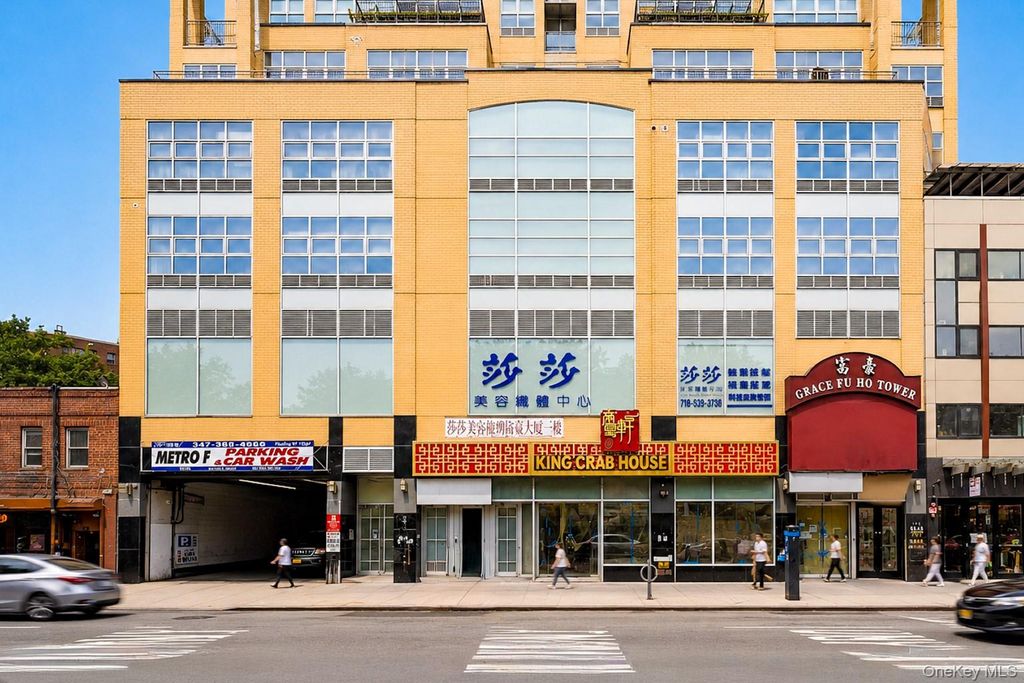 135-07/11 40TH Road, Flushing, NY 11354 — photo 4
