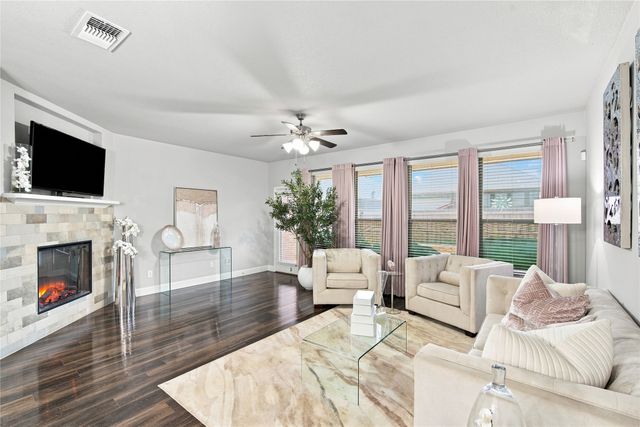 113 Cool Meadows Lane, Red Oak, TX 75154
