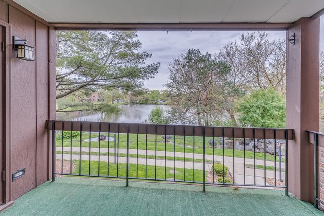 7505 175th Street 122, Tinley Park, IL 60477