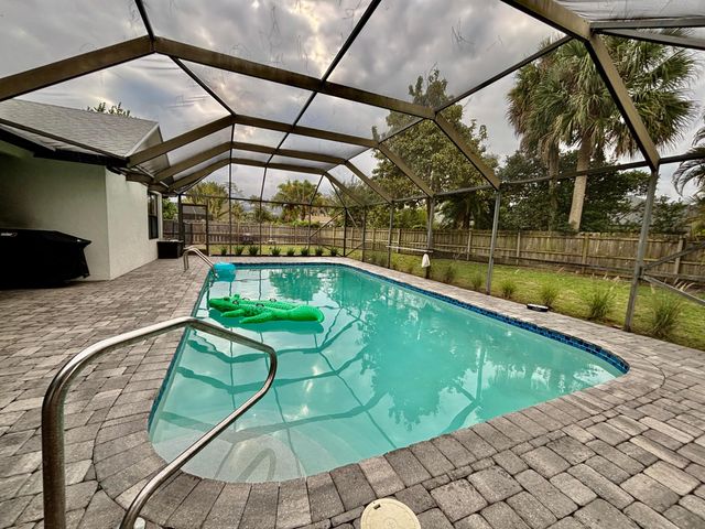 325 Knotty Wood Lane, Wellington, FL 33414