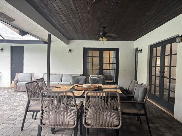 325 Knotty Wood Lane, Wellington, FL 33414