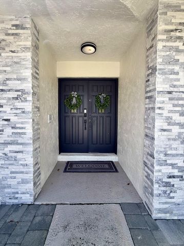 325 Knotty Wood Lane, Wellington, FL 33414