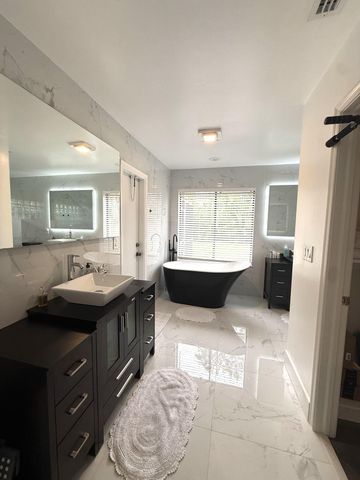 325 Knotty Wood Lane, Wellington, FL 33414