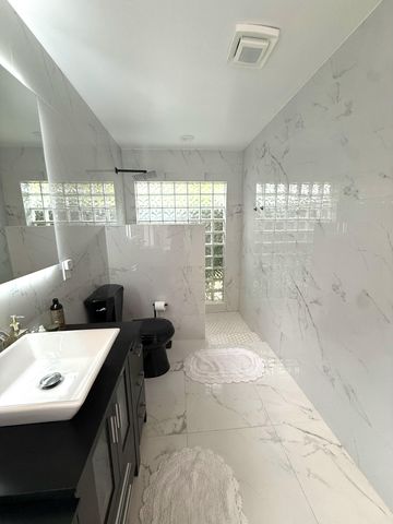 325 Knotty Wood Lane, Wellington, FL 33414