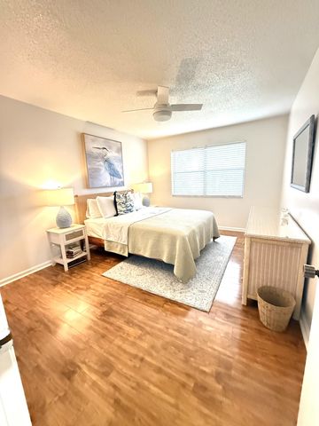 325 Knotty Wood Lane, Wellington, FL 33414