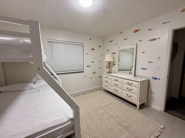 325 Knotty Wood Lane, Wellington, FL 33414