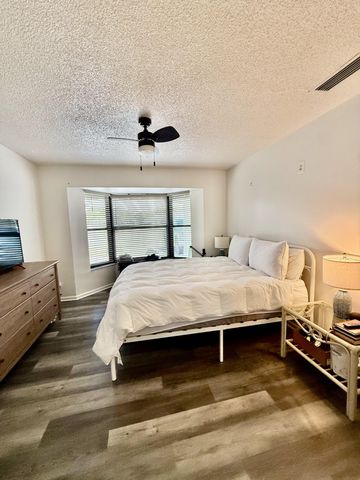325 Knotty Wood Lane, Wellington, FL 33414