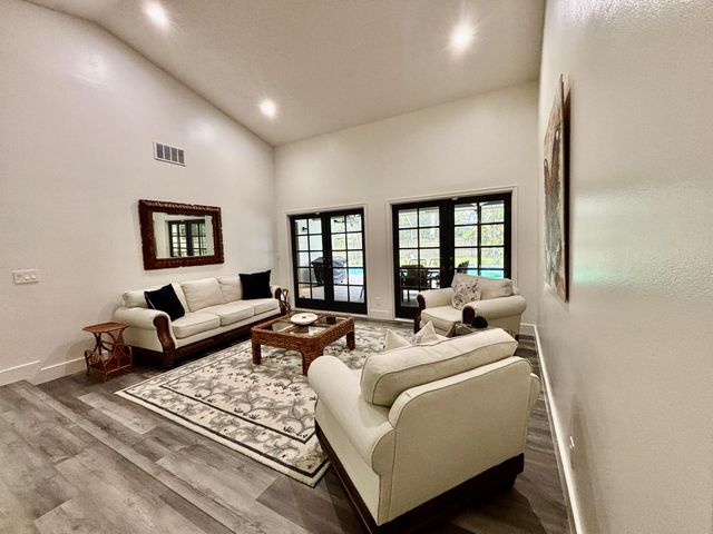 325 Knotty Wood Lane, Wellington, FL 33414