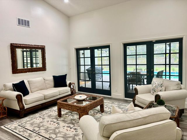 325 Knotty Wood Lane, Wellington, FL 33414