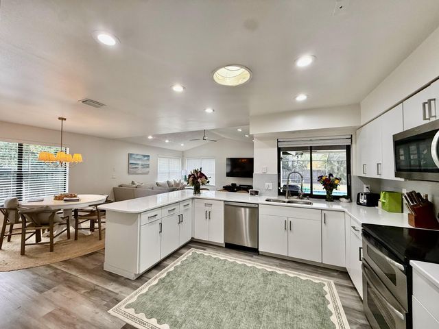 325 Knotty Wood Lane, Wellington, FL 33414