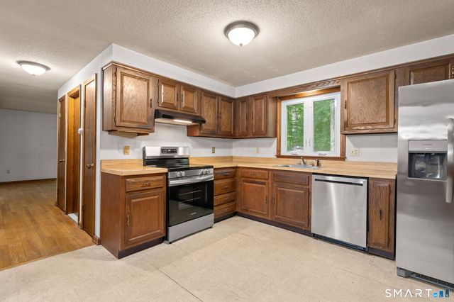 15 Happy Acres Road, Clinton, CT 06413