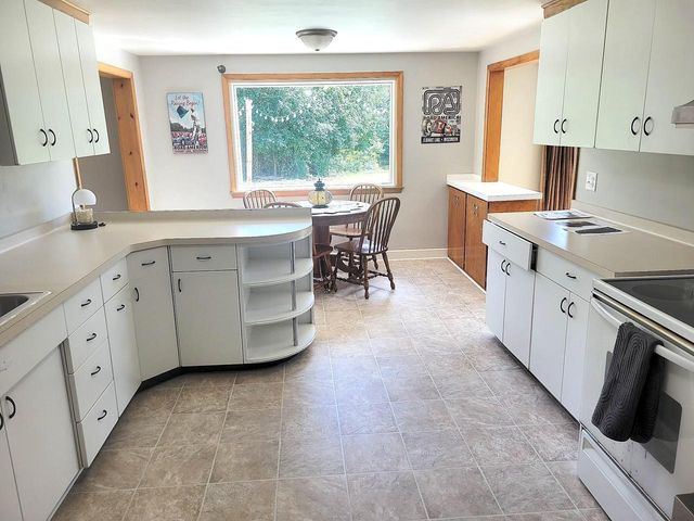 N6282 River Heights DRIVE, Plymouth, WI 53073