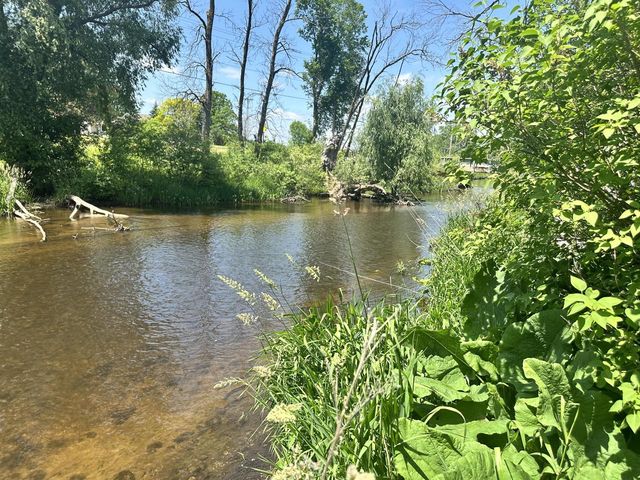 N6282 River Heights DRIVE, Plymouth, WI 53073