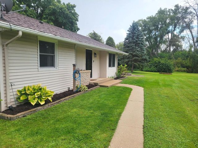 N6282 River Heights DRIVE, Plymouth, WI 53073