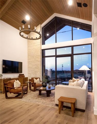 9361 W Us Highway 290 Bluebonnet, Hye, TX 78635