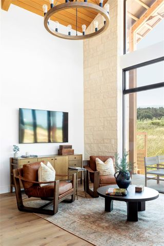 9361 W Us Highway 290 Bluebonnet, Hye, TX 78635