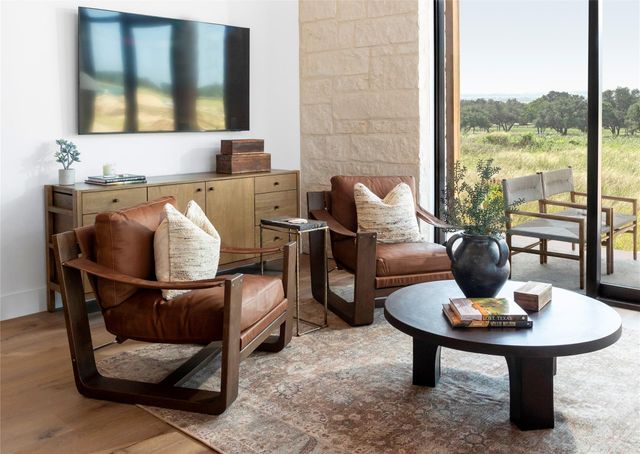 9361 W Us Highway 290 Bluebonnet, Hye, TX 78635