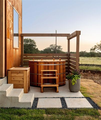 9361 W Us Highway 290 Bluebonnet, Hye, TX 78635