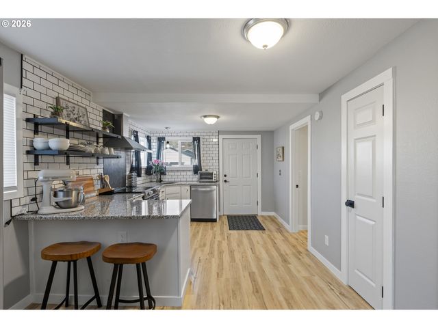 925 Ne CEDAR St, Roseburg, OR 97470